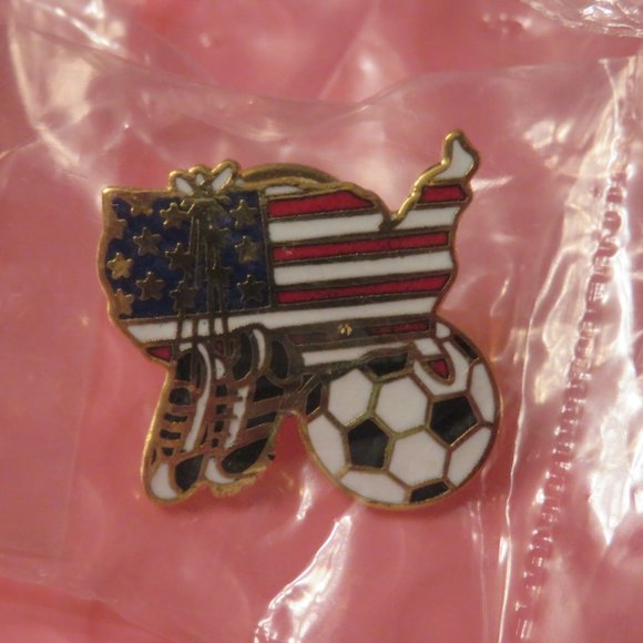 Soccer Pins (16) Plus Patch - NEW - Picture 3 of 7